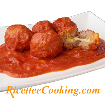 Polpette al sugo con cuore cremoso